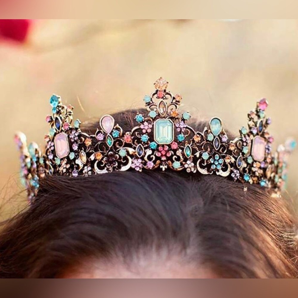 Multicoloured rhinestone crown. New. - Picture 9 of 16